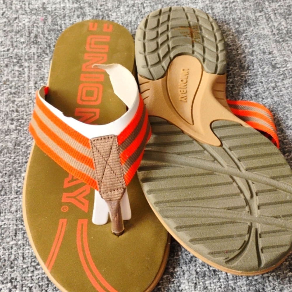 Union Bay flip flops size 7 green and orange